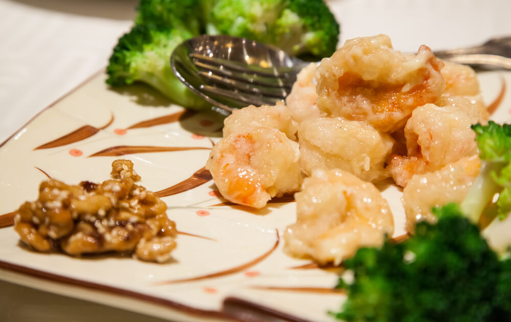 Fried shrimp with sauce - Chinese cuisine.